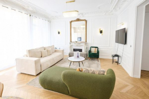 Champs Elysées!Montaigne, New Luxurious 6pers flat